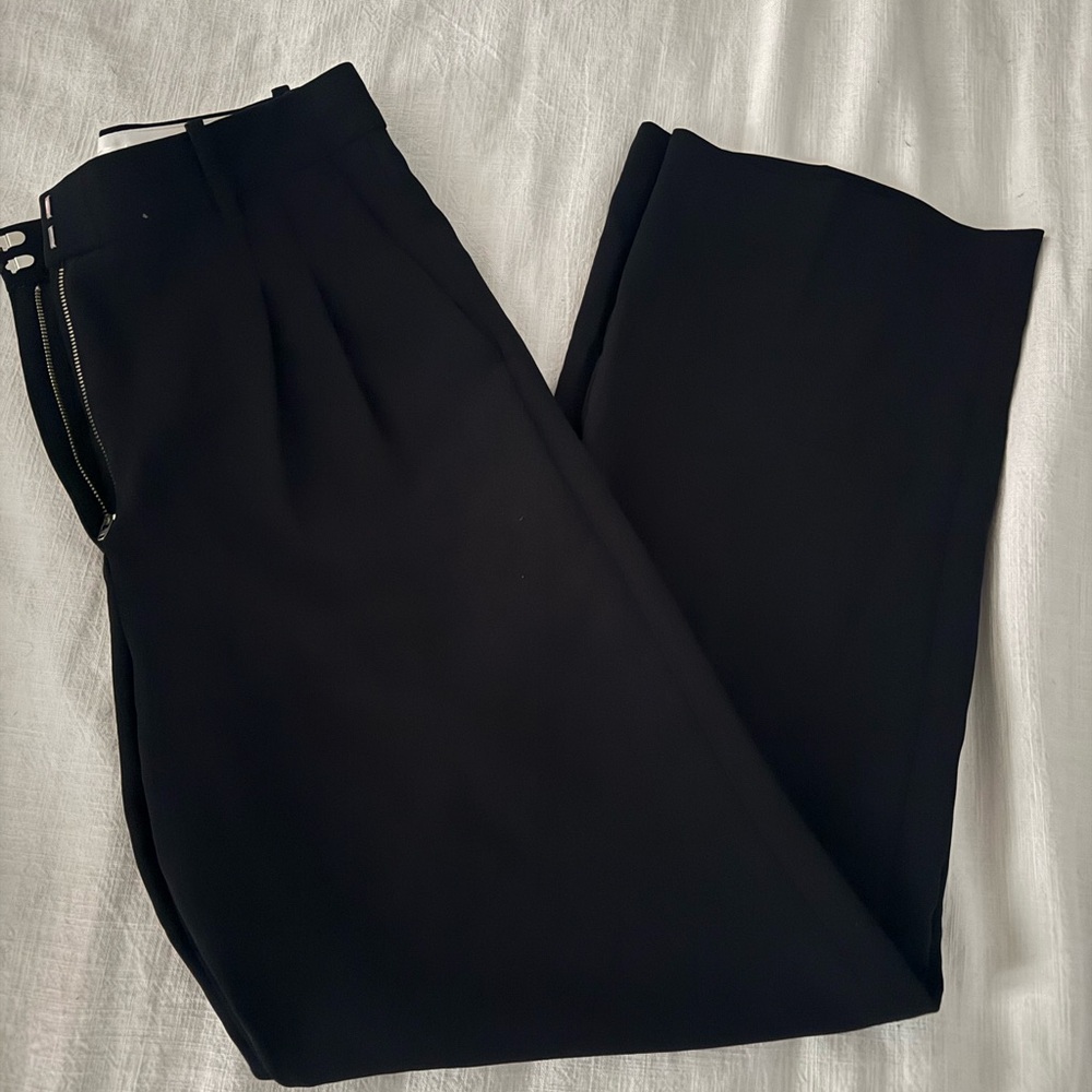 Aritzia Effortless Pant